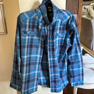 Men’s North Face shirt